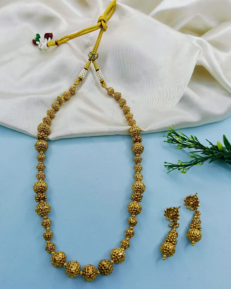 Ujjwal Necklace Set